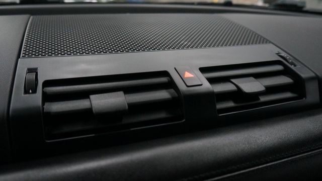 Used 2023 Land Rover Defender 90 S image 14