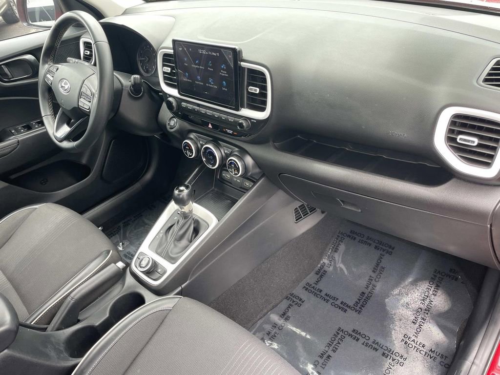 Certified 2022 Hyundai Venue Limited w/ Cargo Package FWD image 29
