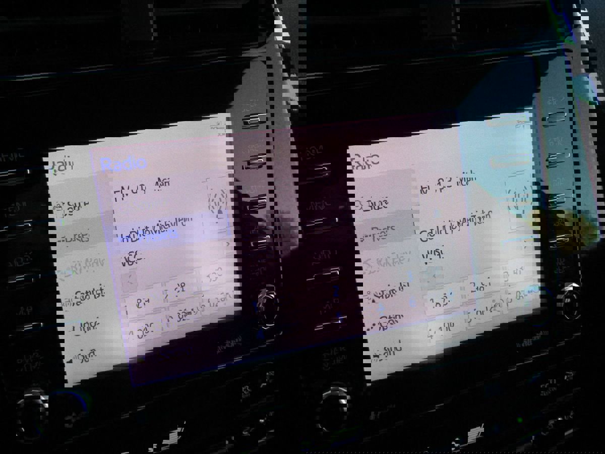 Used 2022 Toyota Prius LE image 16