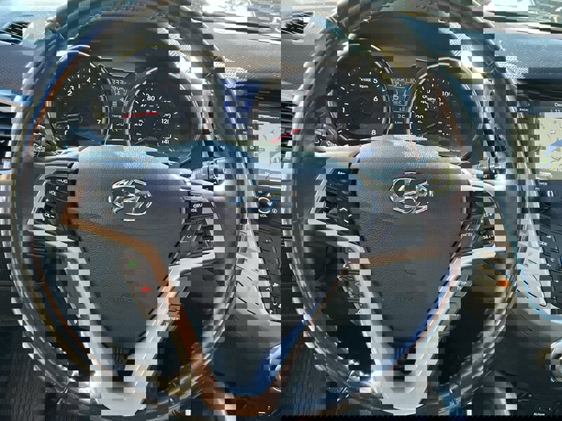 Used 2017 Hyundai Veloster Value Edition image 18