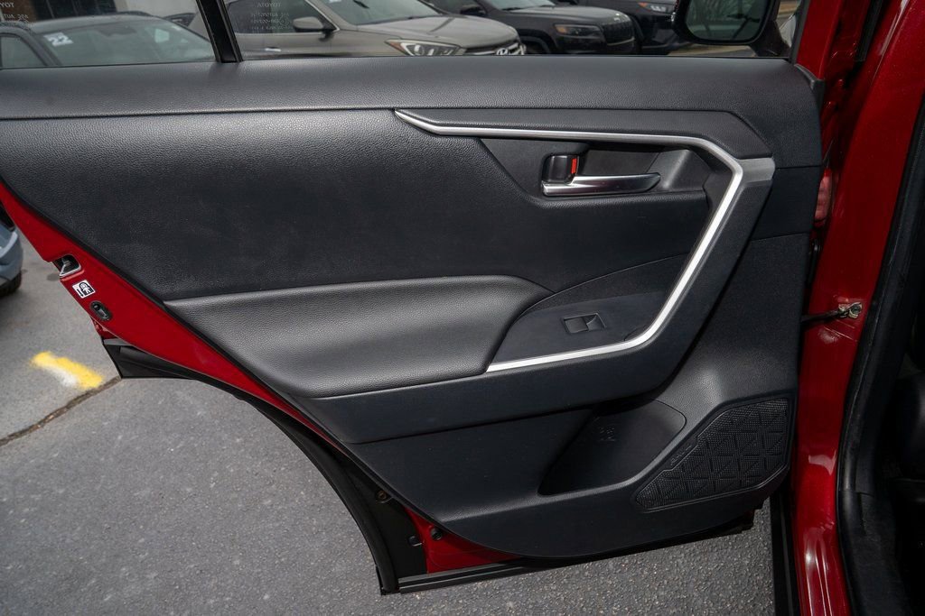 Used 2019 Toyota RAV4 XLE w/ Convenience Package image 11