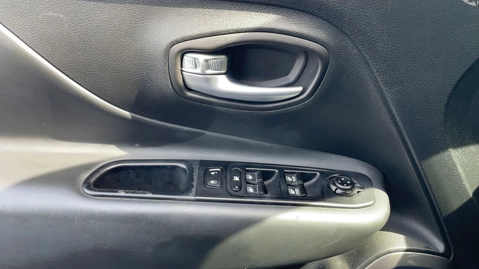 Used 2022 Jeep Renegade Latitude AWD/4WD image 25