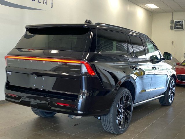 New 2027 Lincoln Navigator Reserve w/ Jet Appearance Package AWD/4WD image 10