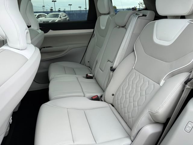 New 2025 Volvo EX90 Plus w/ Protection Package Premier image 11