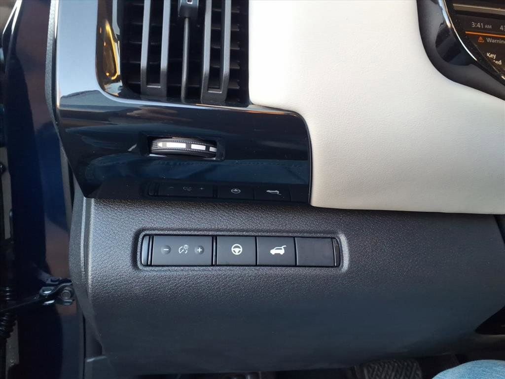 New 2025 Nissan Pathfinder SV w/ Black Appearance Package image 18