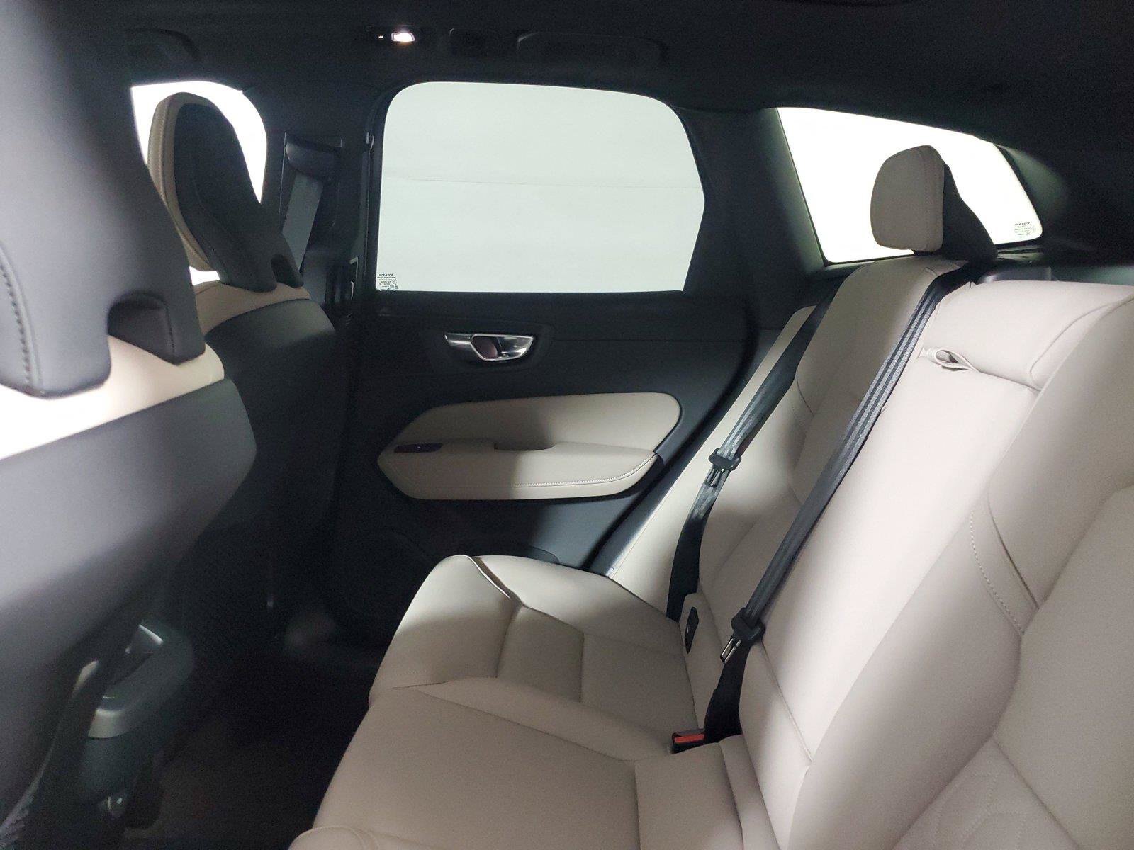 New 2027 Volvo XC60 B5 Plus AWD/4WD image 12
