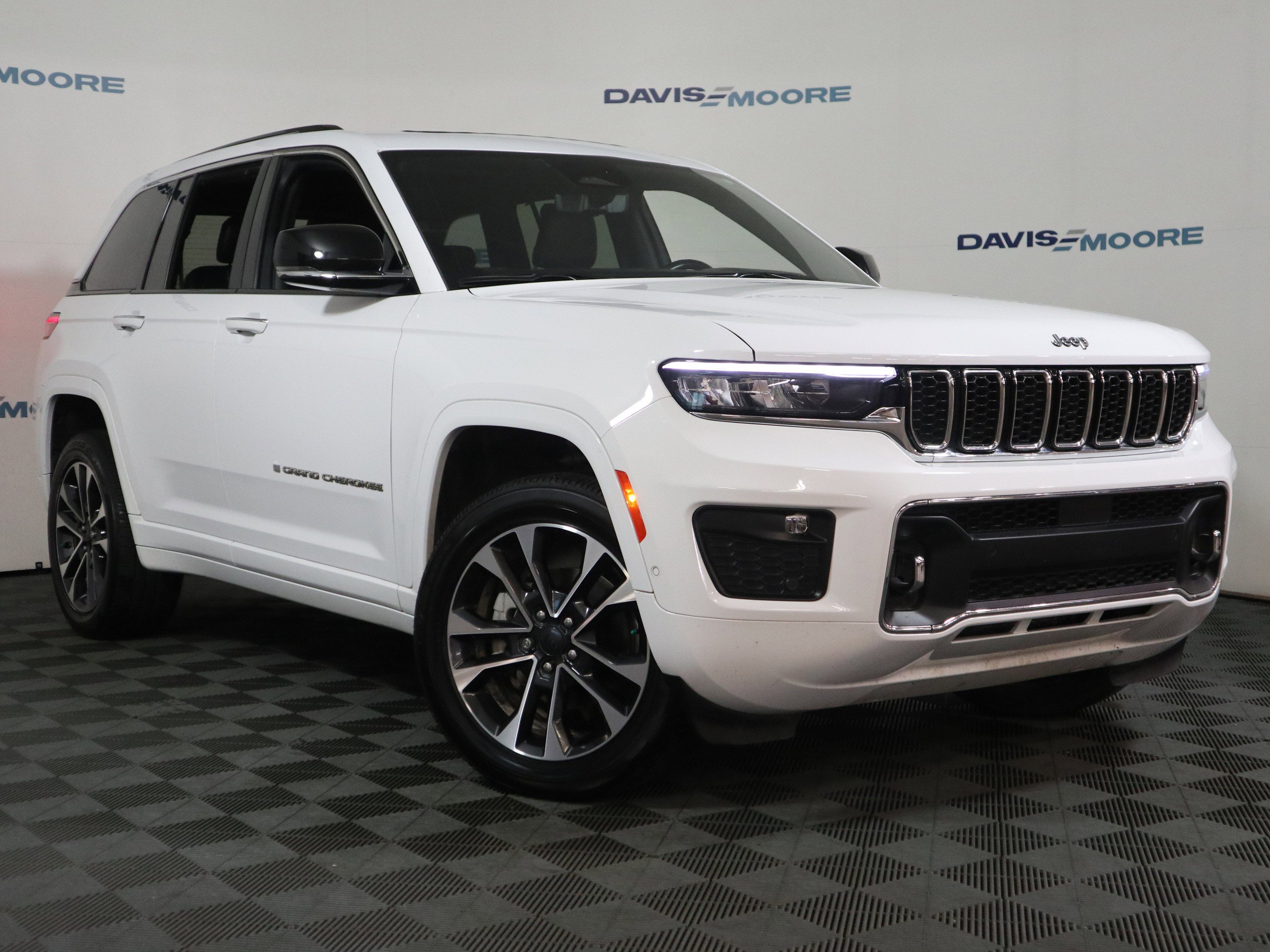 Used 2022 Jeep Grand Cherokee Overland w/ Luxury Tech Group IV video 2