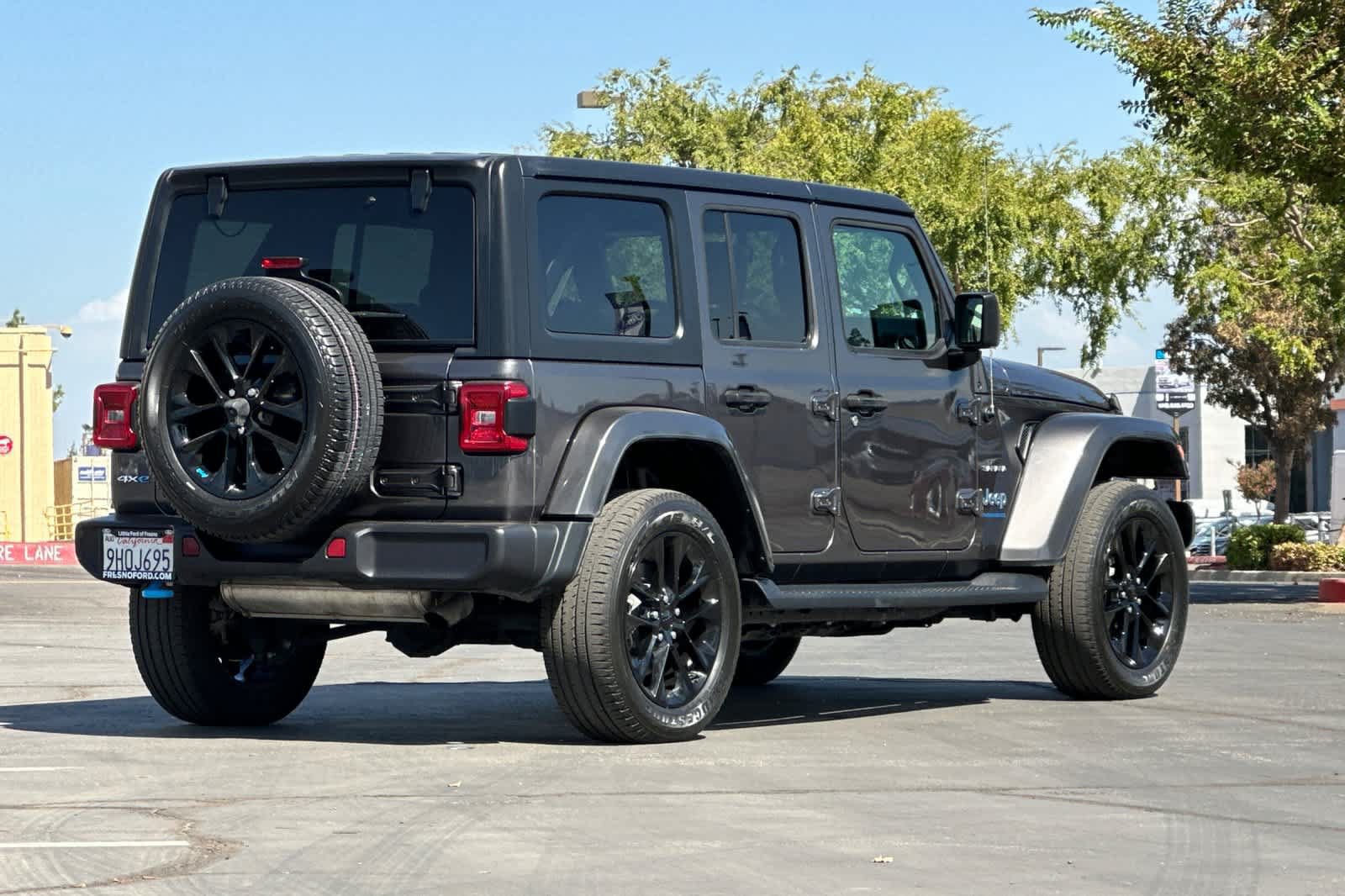 Used 2023 Jeep Wrangler Unlimited Sahara AWD/4WD image 2