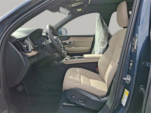 New 2026 Volvo XC90 B6 Plus w/ Protection Package Premier image 7