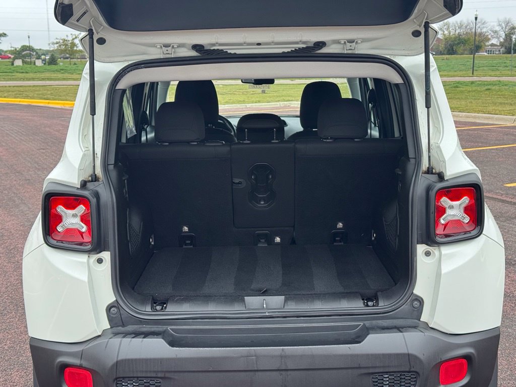 Used 2017 Jeep Renegade Altitude AWD/4WD image 34