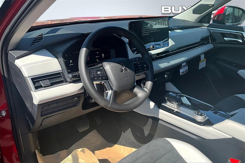 New 2025 Mitsubishi Outlander SE image 6
