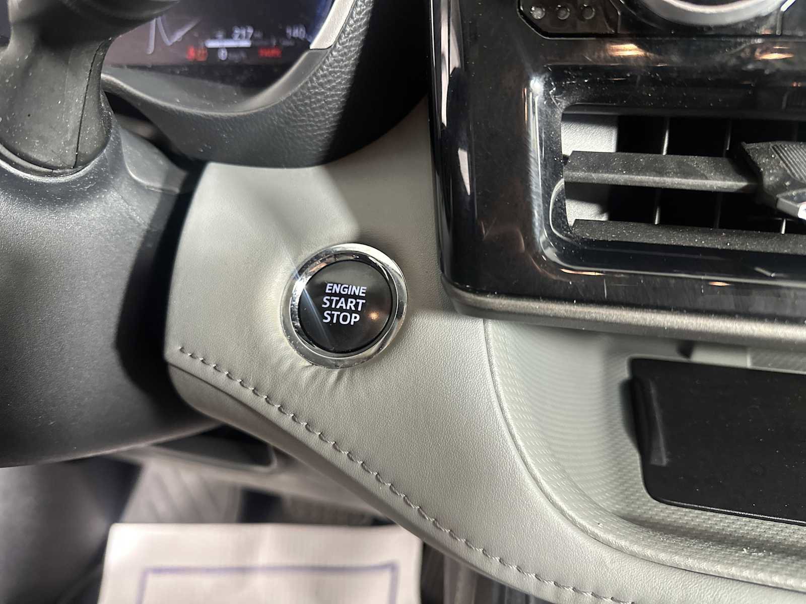 Used 2023 Toyota Highlander Limited image 19