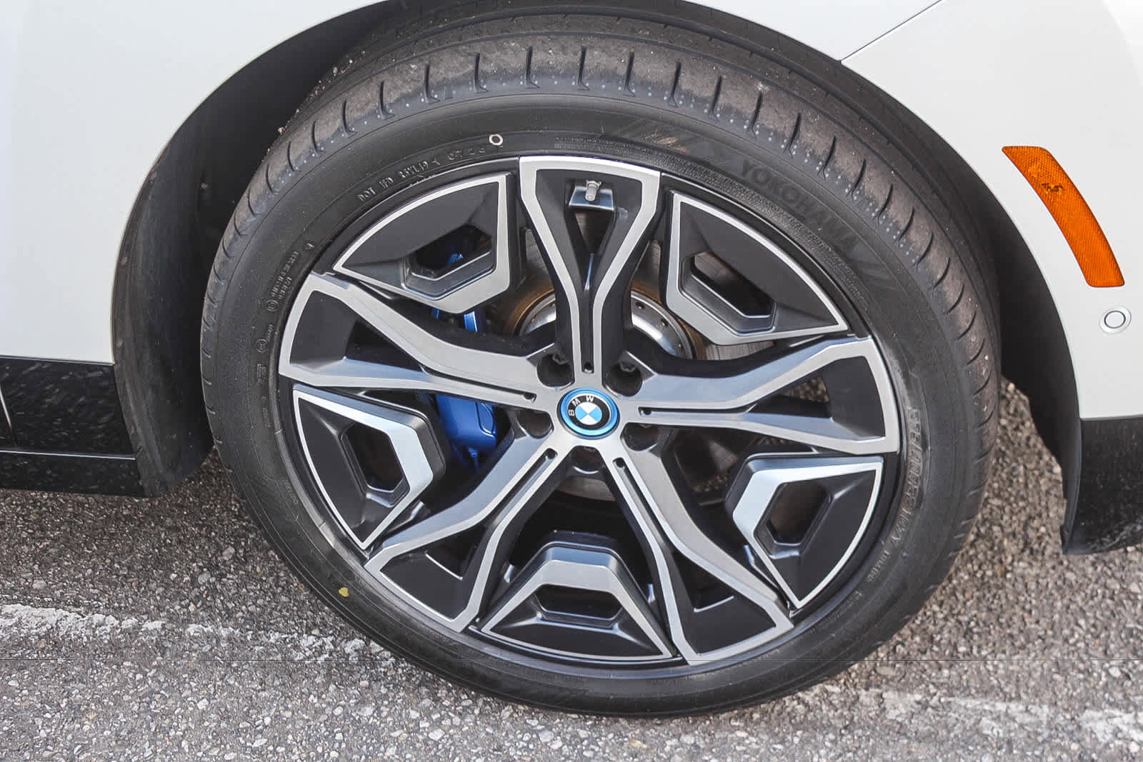 Certified 2024 BMW iX xDrive50 w/ Premium Package AWD/4WD image 9