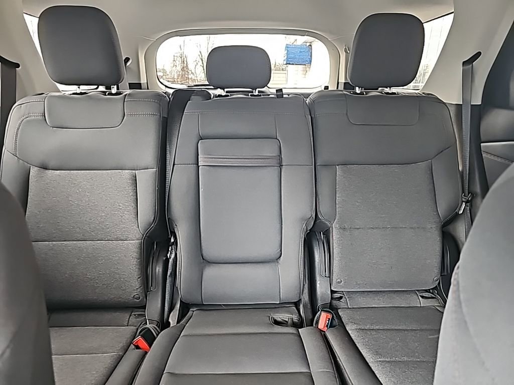 Used 2025 Ford Explorer Active AWD/4WD image 10