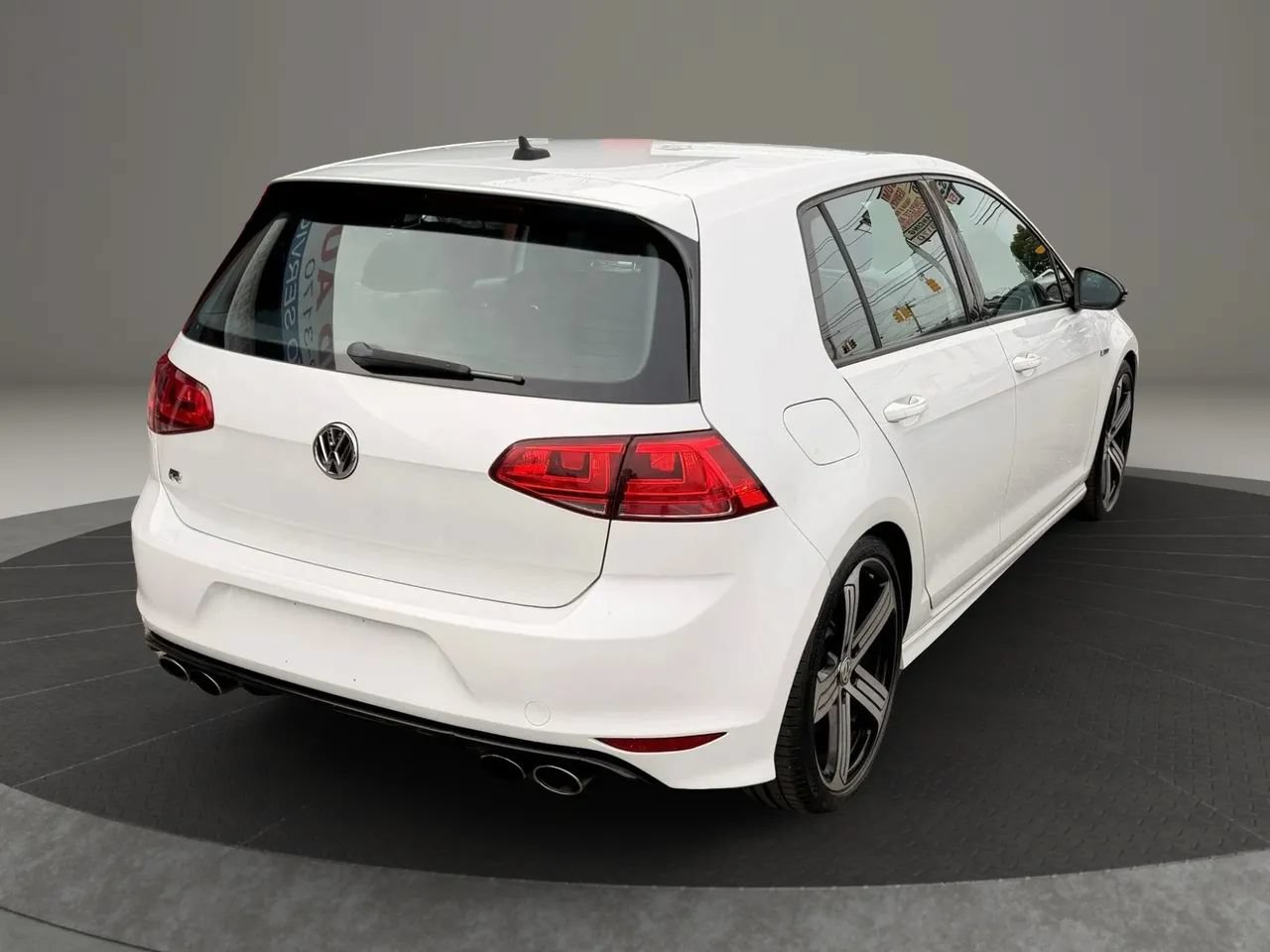 Used 2016 Volkswagen Golf R 4-Door AWD/4WD image 4