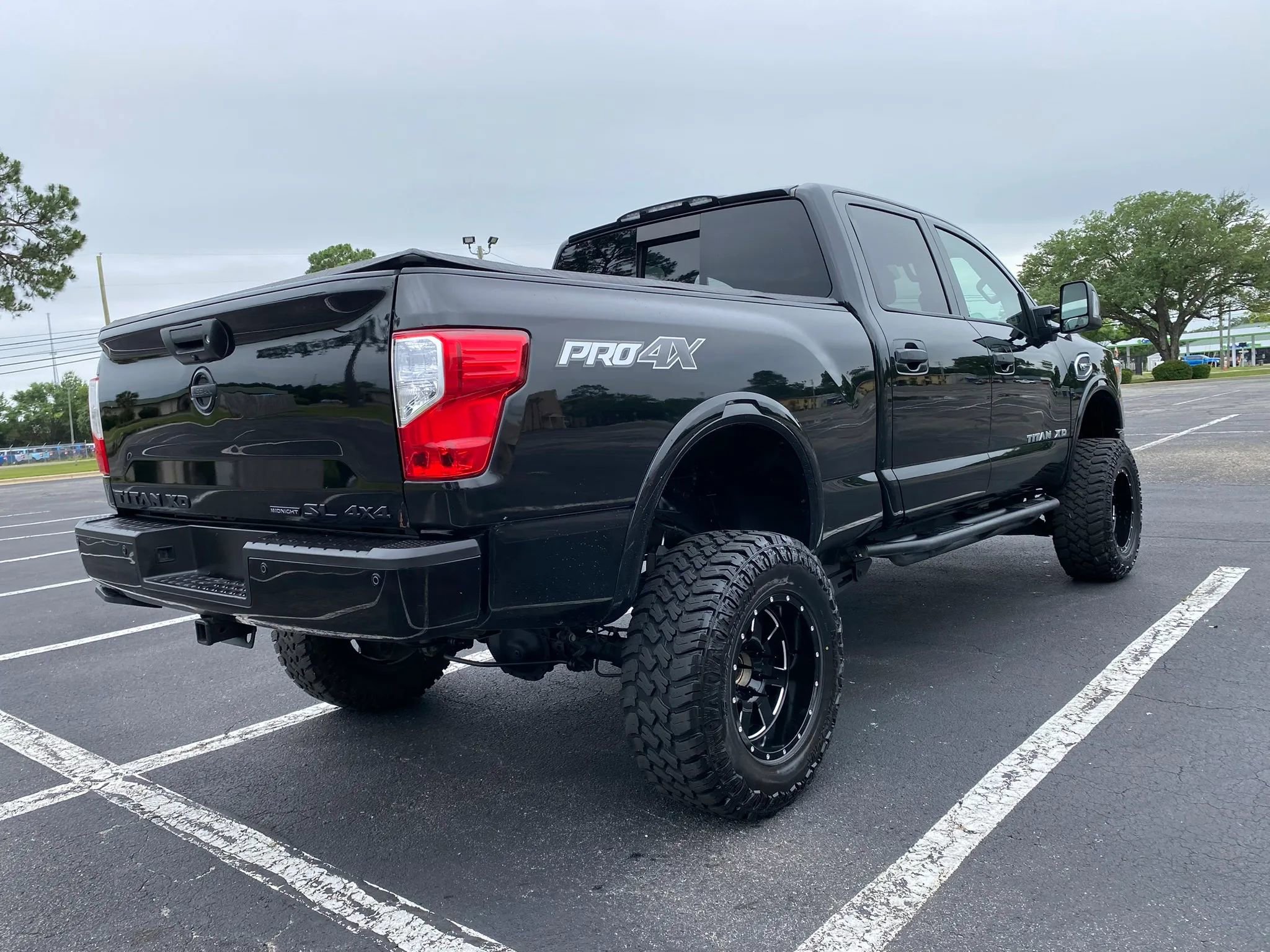Used 2018 Nissan Titan PRO-4X w/ Pro-4x Convenience Package AWD/4WD image 9