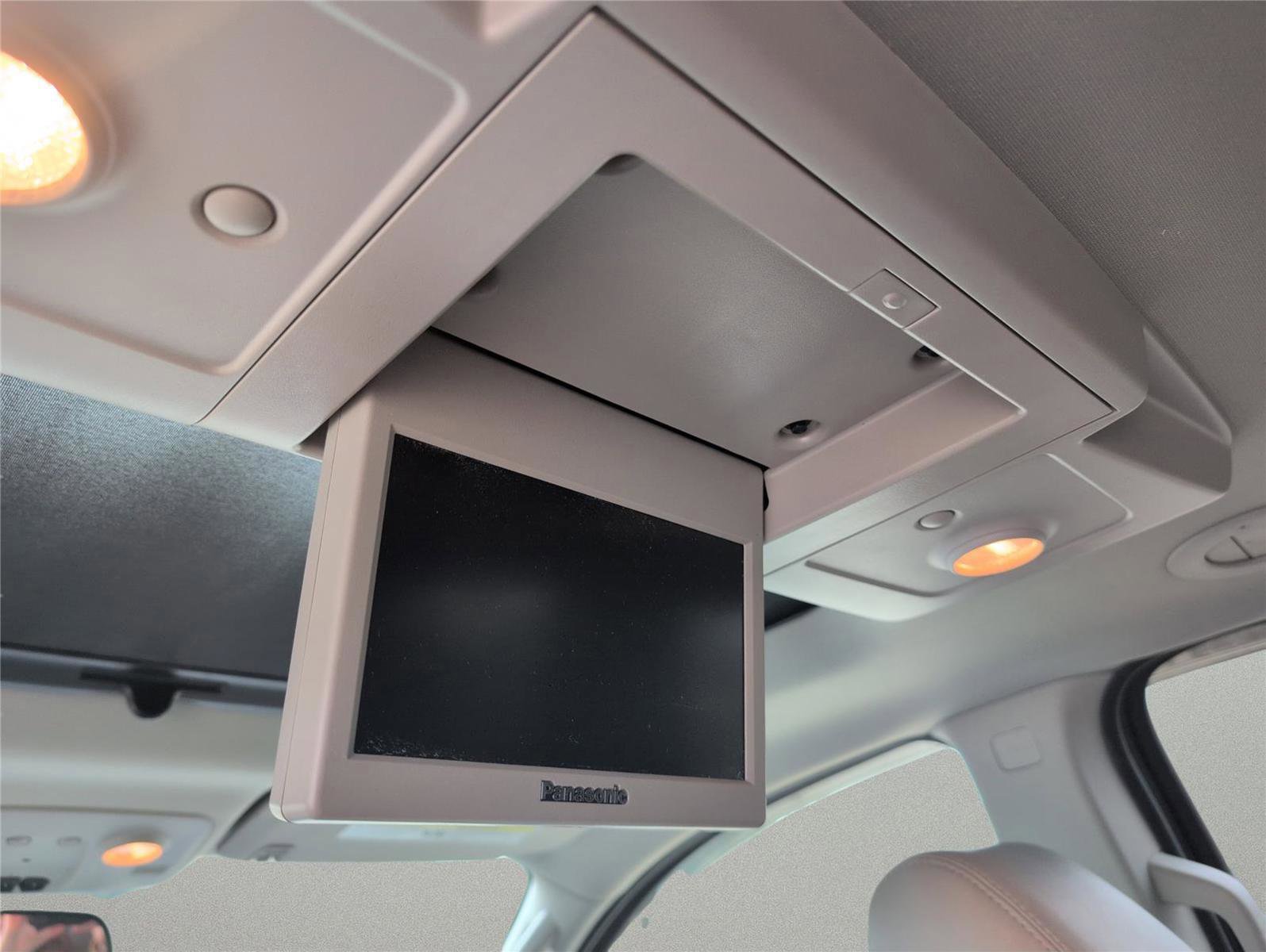 Used 2011 Chevrolet Traverse LTZ image 25