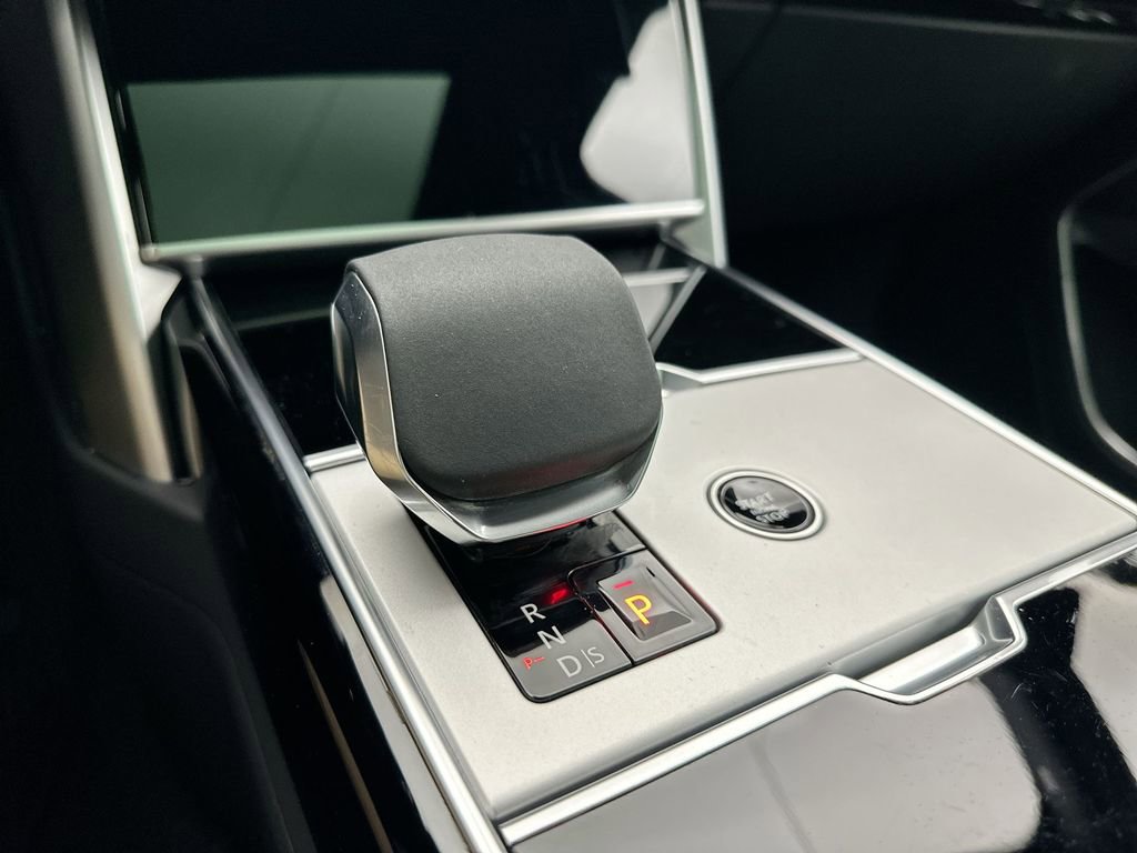 Certified 2025 Land Rover Range Rover SE AWD/4WD image 24