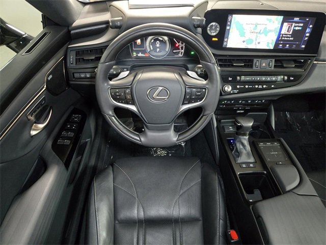 Certified 2022 Lexus ES 300h w/ Luxury Package image 17