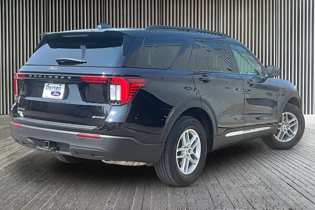 Used 2025 Ford Explorer Active AWD/4WD image 2