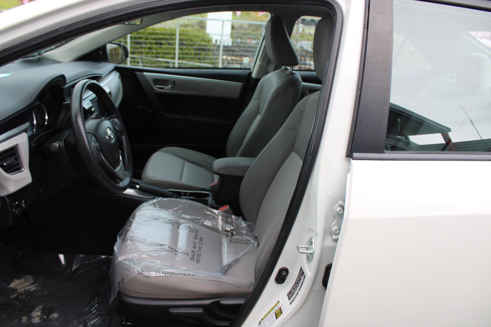 Used 2014 Toyota Corolla LE image 28