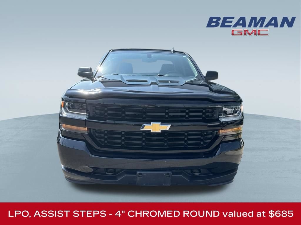 Used 2018 Chevrolet Silverado 1500 Custom w/ Custom Value Package AWD/4WD image 2