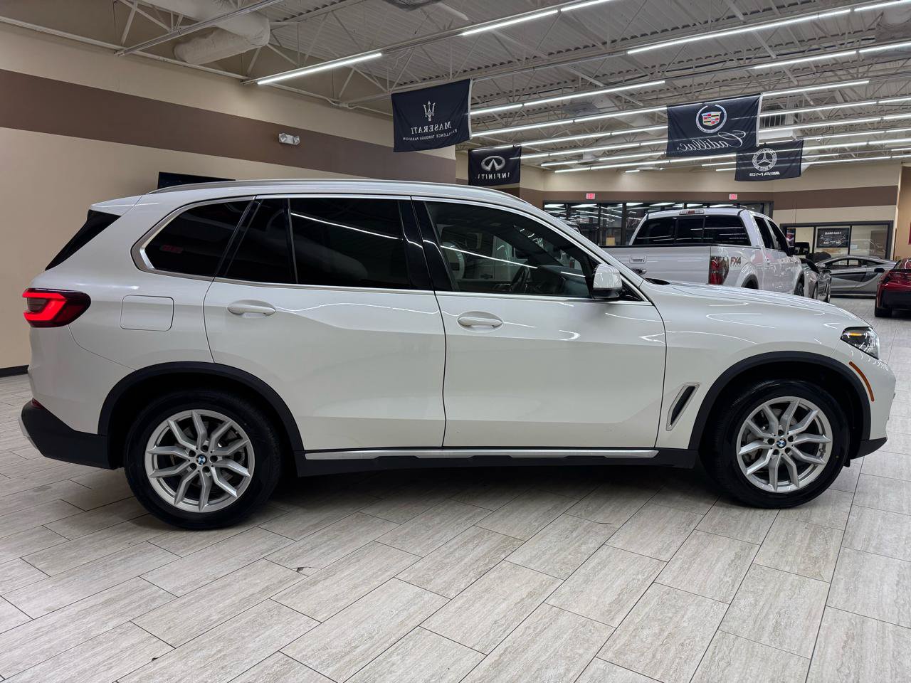 Used 2022 BMW X5 xDrive40i AWD/4WD image 6