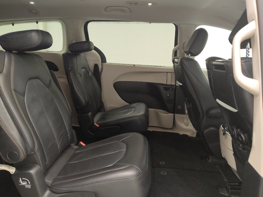 Used 2018 Chrysler Pacifica Touring-L Plus w/ Advanced Safetytec Group FWD image 19