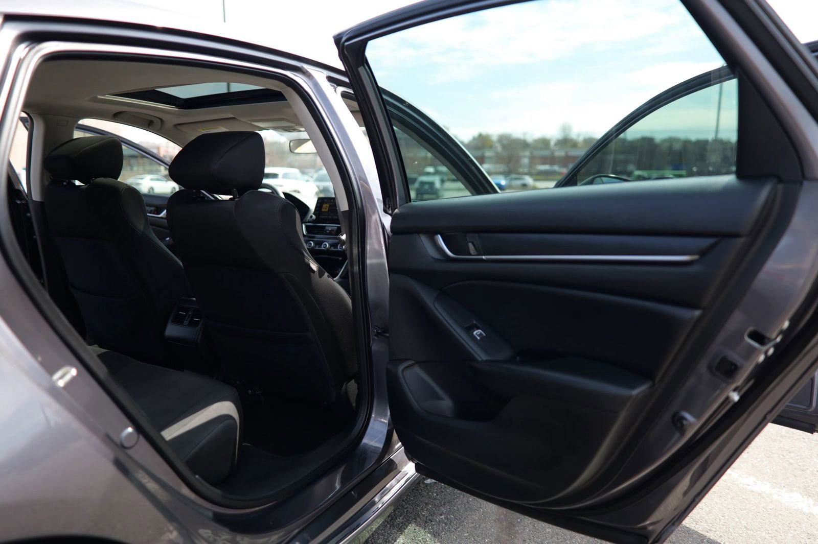 Used 2019 Honda Accord EX image 26