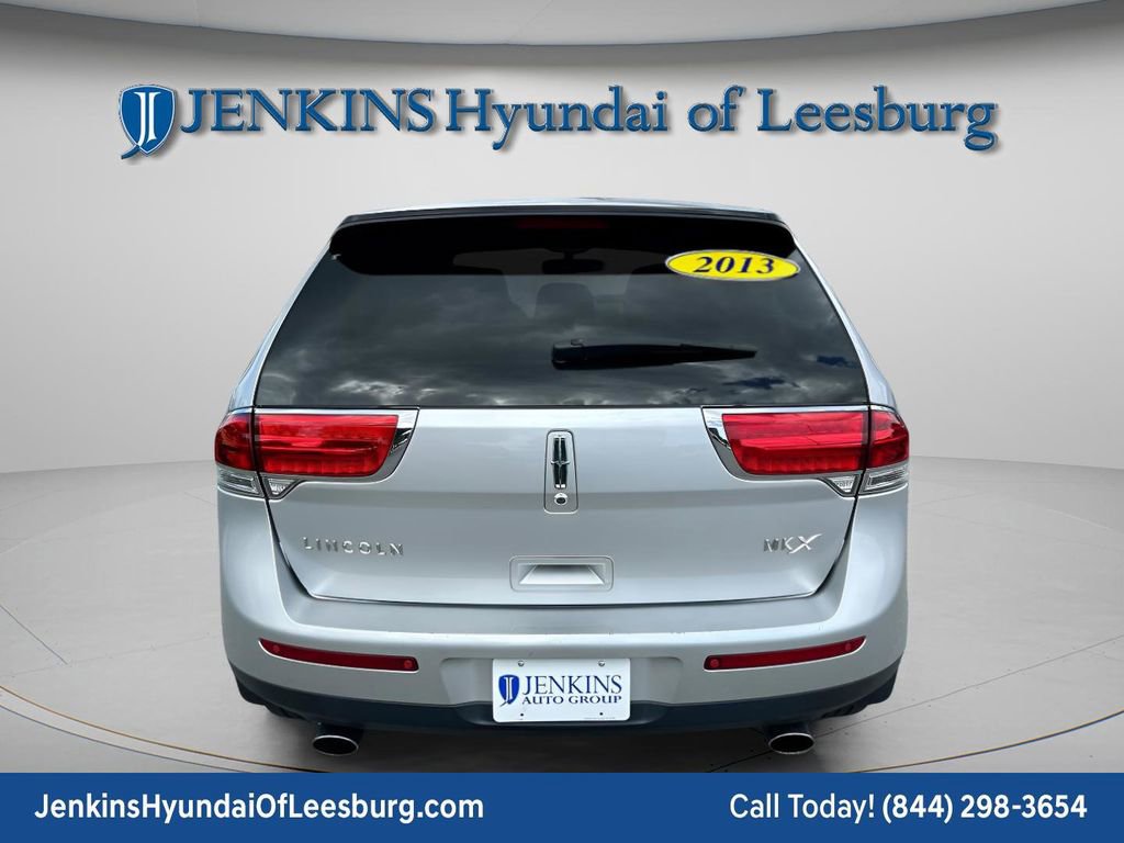 Used 2013 Lincoln MKX FWD image 6