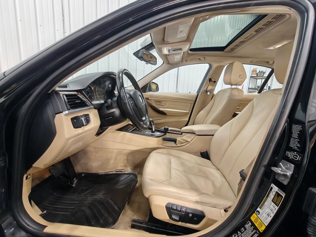 Used 2013 BMW 320i xDrive Sedan AWD/4WD image 23