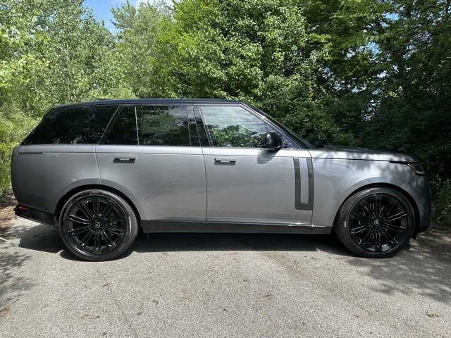 New 2025 Land Rover Range Rover SE image 5