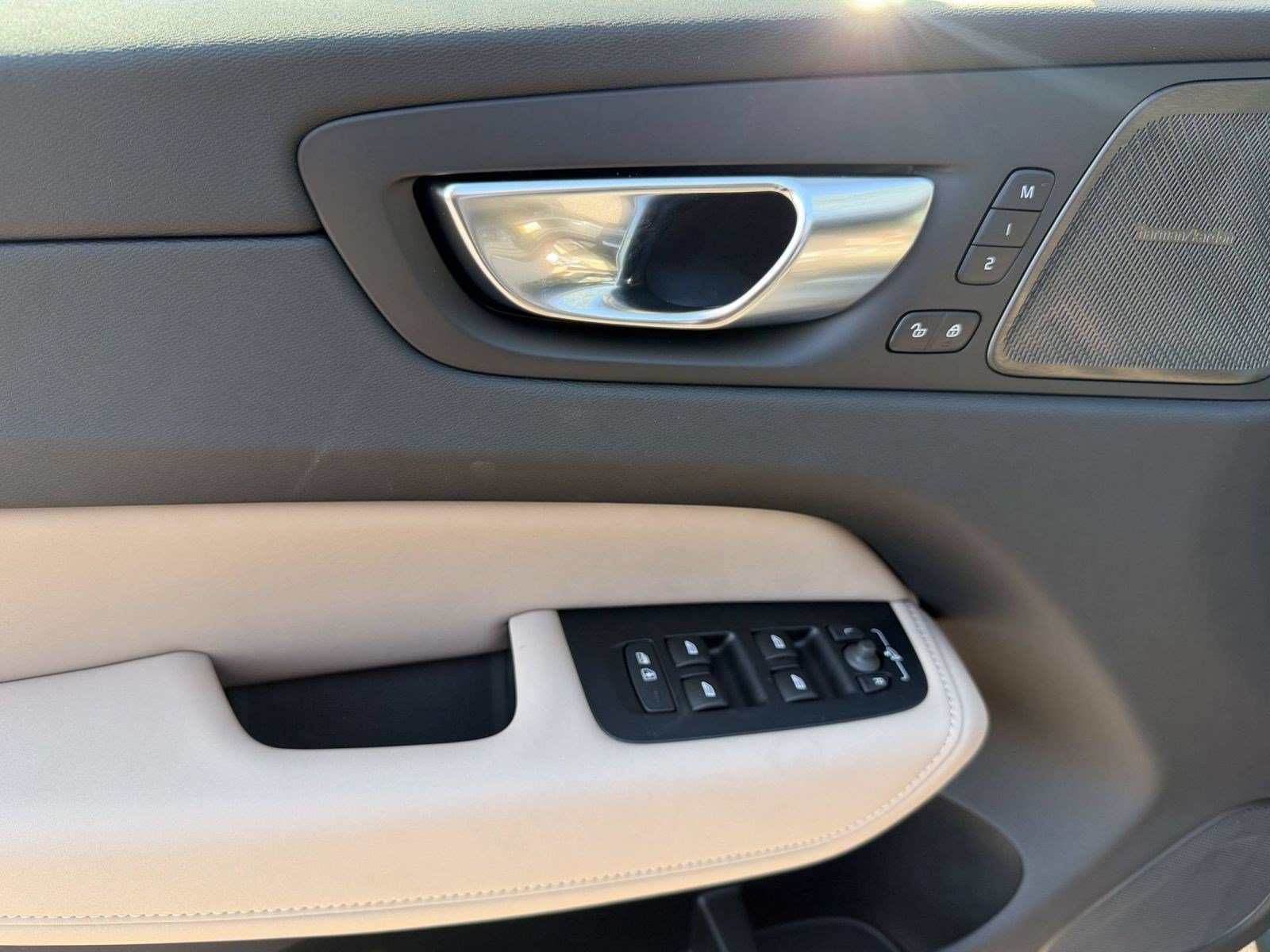 New 2027 Volvo XC60 B5 Plus AWD/4WD image 27