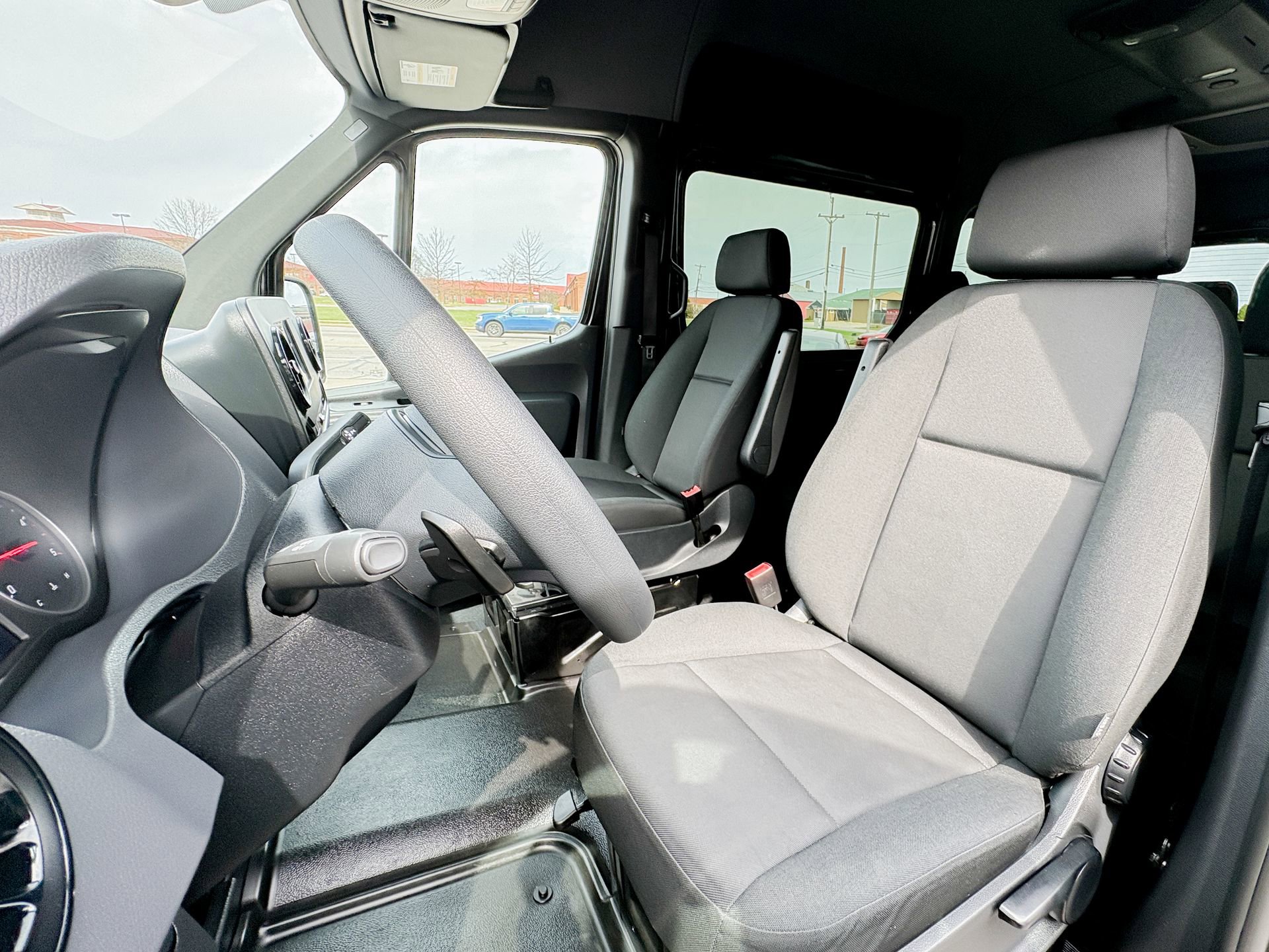 Used 2024 Mercedes-Benz Sprinter 2500 image 19