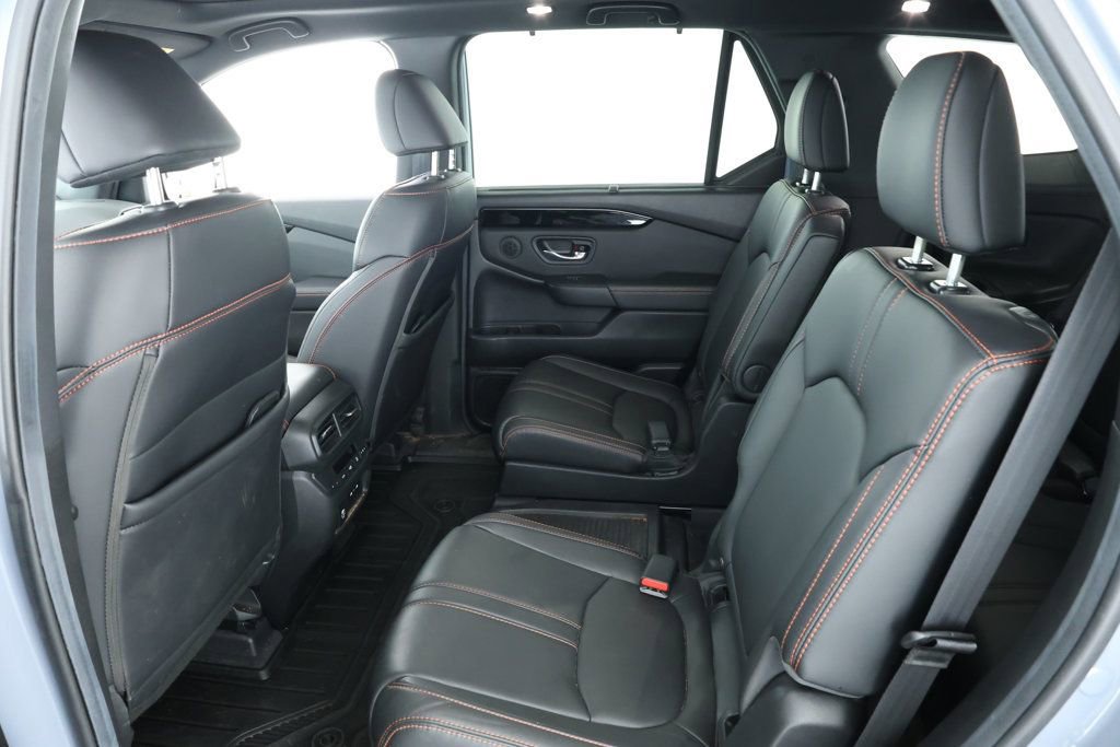 Used 2025 Honda Pilot TrailSport image 19