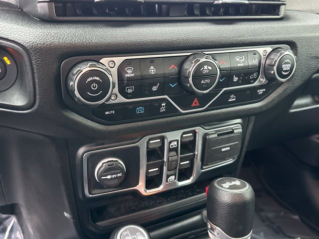 Used 2024 Jeep Wrangler Unlimited w/ Convenience Group AWD/4WD image 6