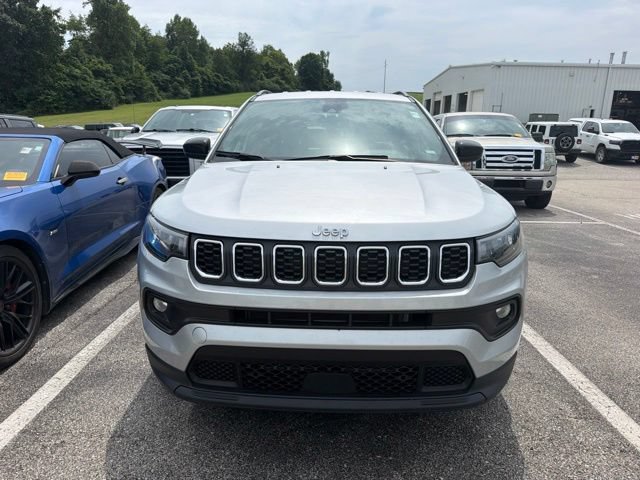 Used 2024 Jeep Compass Latitude AWD/4WD image 3