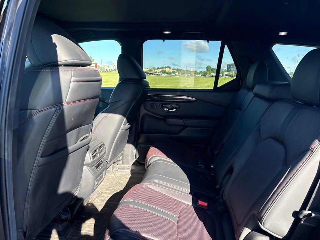 Used 2025 Honda Pilot Black Edition image 16