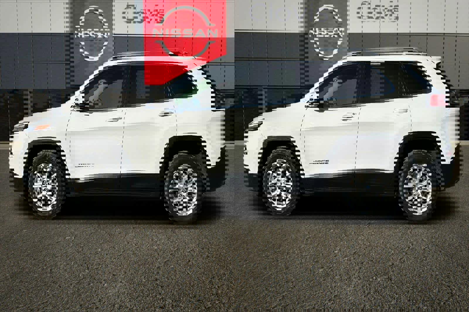 Used 2017 Jeep Cherokee Latitude image 6