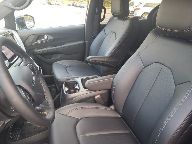 New 2026 Chrysler Pacifica Select image 12