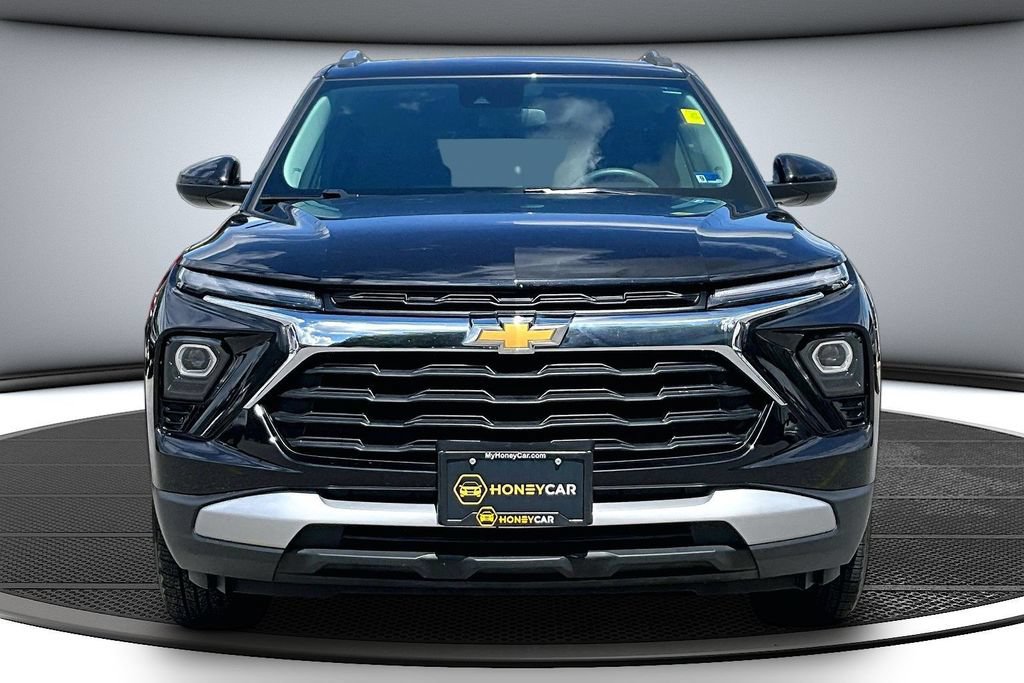 Used 2025 Chevrolet TrailBlazer LT AWD/4WD image 2