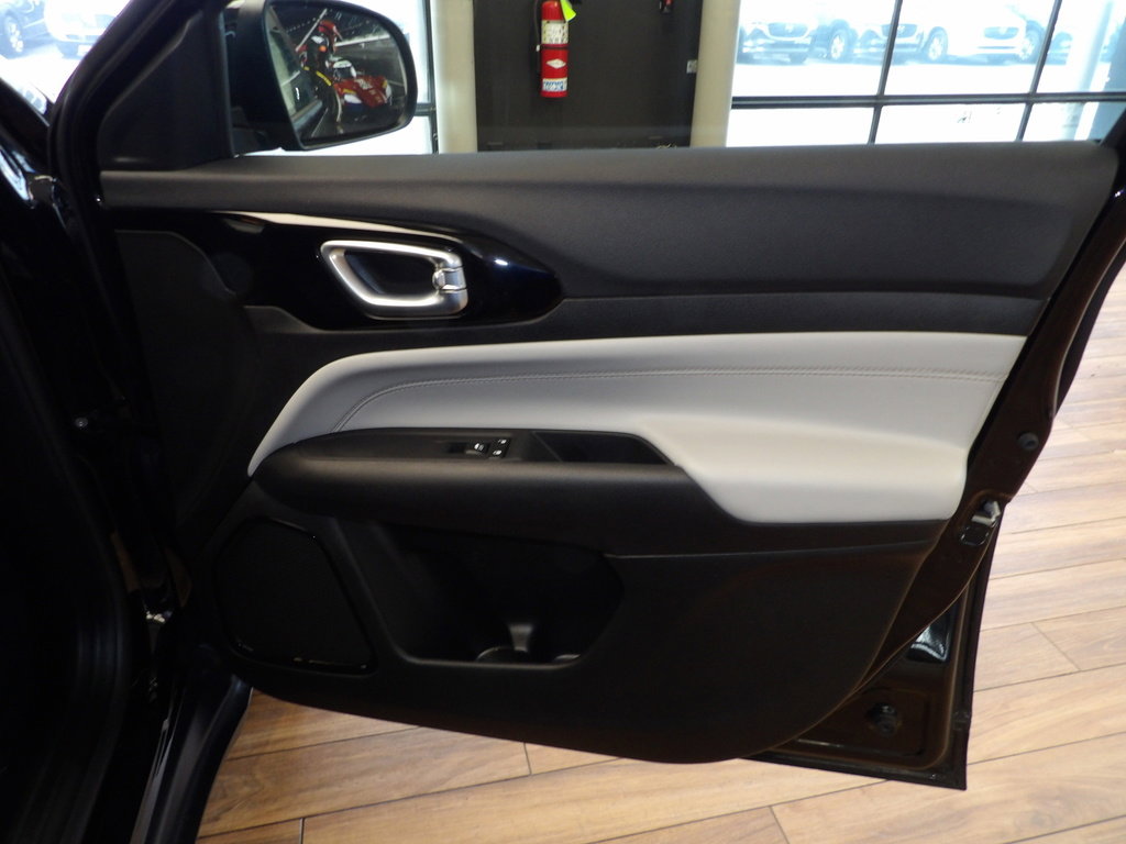 Used 2025 Jeep Compass Limited image 12