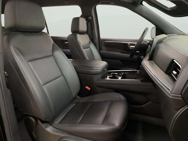 Used 2025 Chevrolet Suburban LT RWD image 83