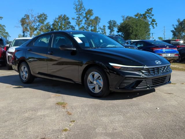 New 2026 Hyundai Elantra SE FWD image 3