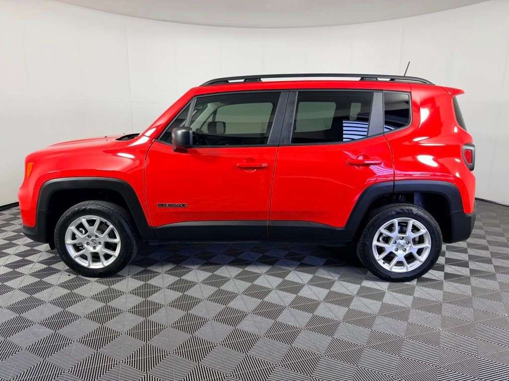 Used 2022 Jeep Renegade Latitude w/ Sun/Sound Group image 10
