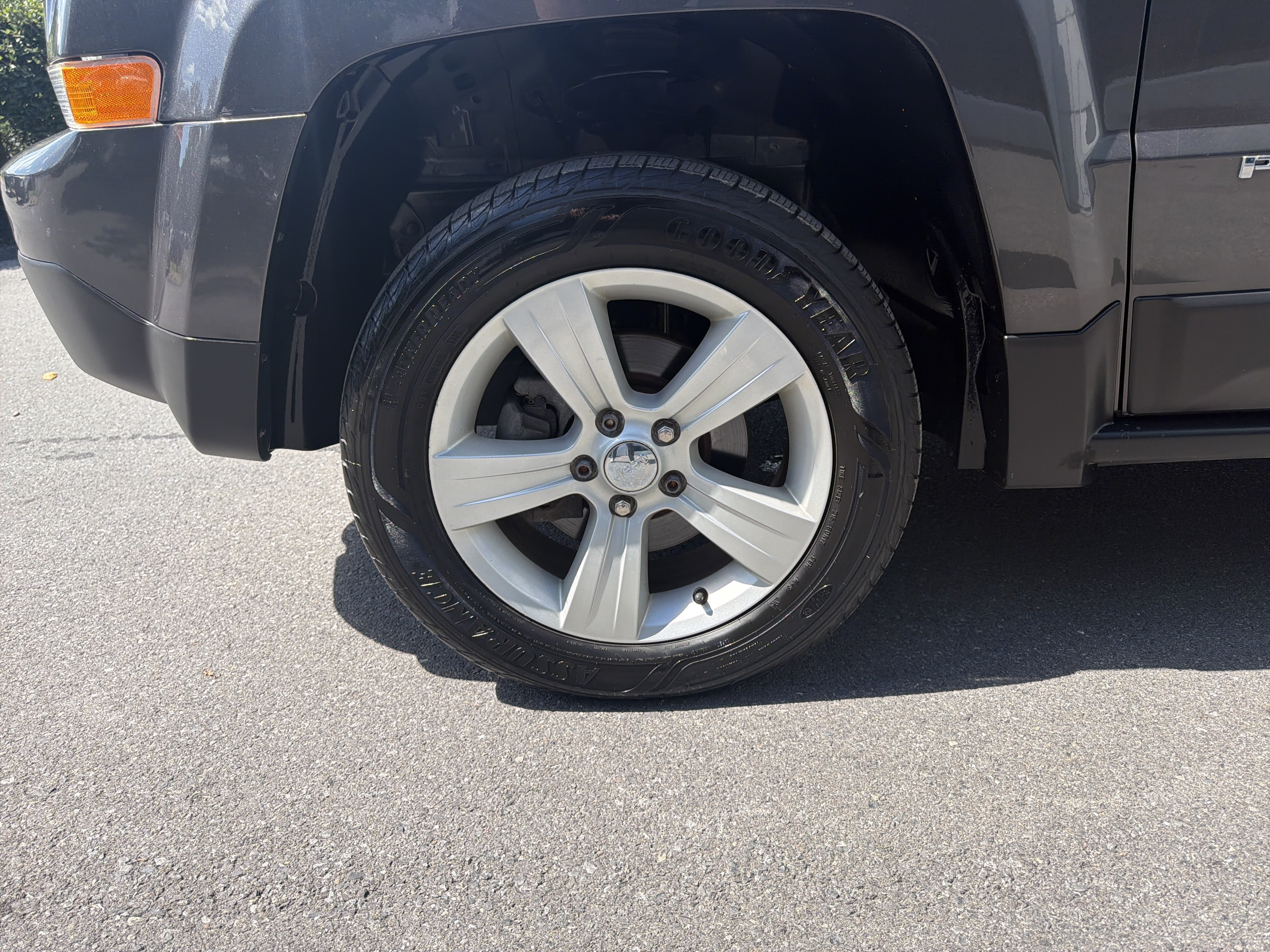 Used 2016 Jeep Patriot Latitude AWD/4WD image 17