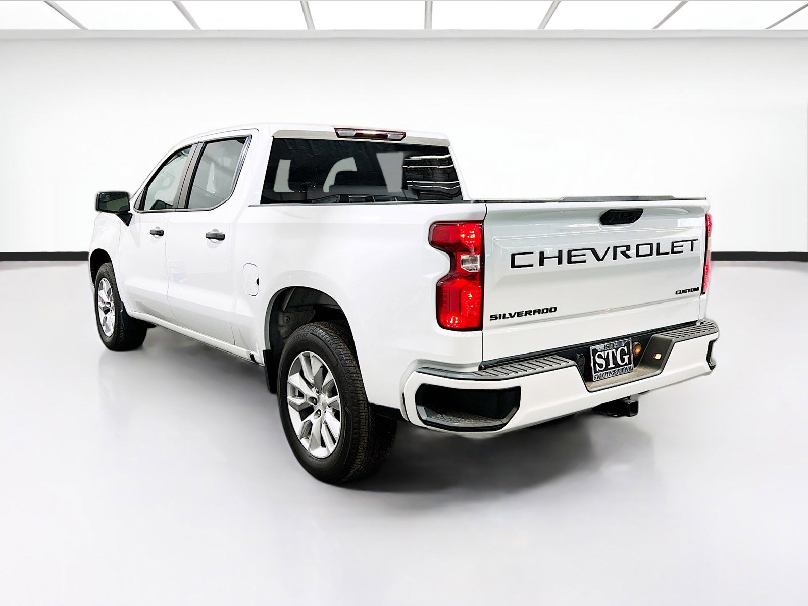 Used 2022 Chevrolet Silverado 1500 Custom w/ LPO, Dark Essentials Package RWD image 6