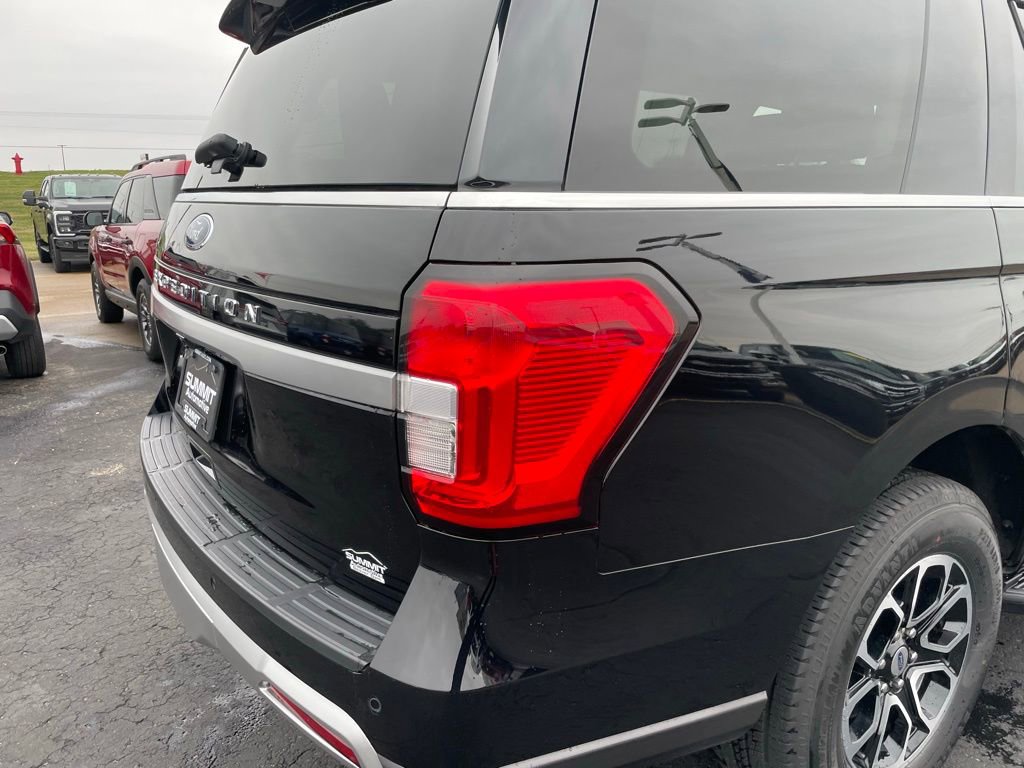 Used 2024 Ford Expedition XLT AWD/4WD image 32