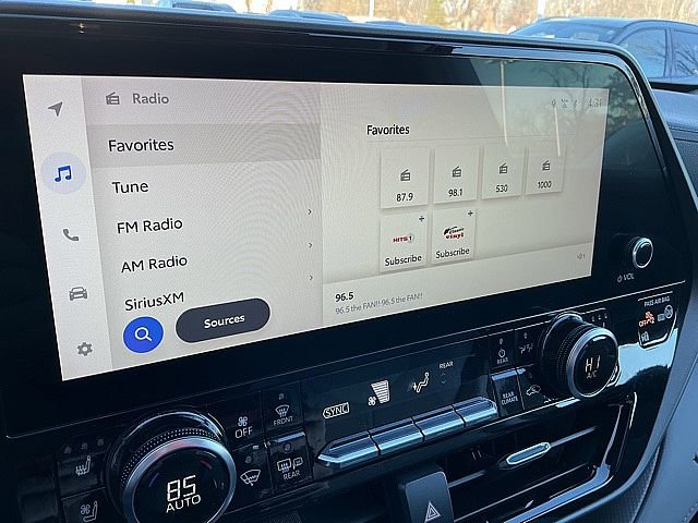 Used 2023 Toyota Highlander Limited image 28