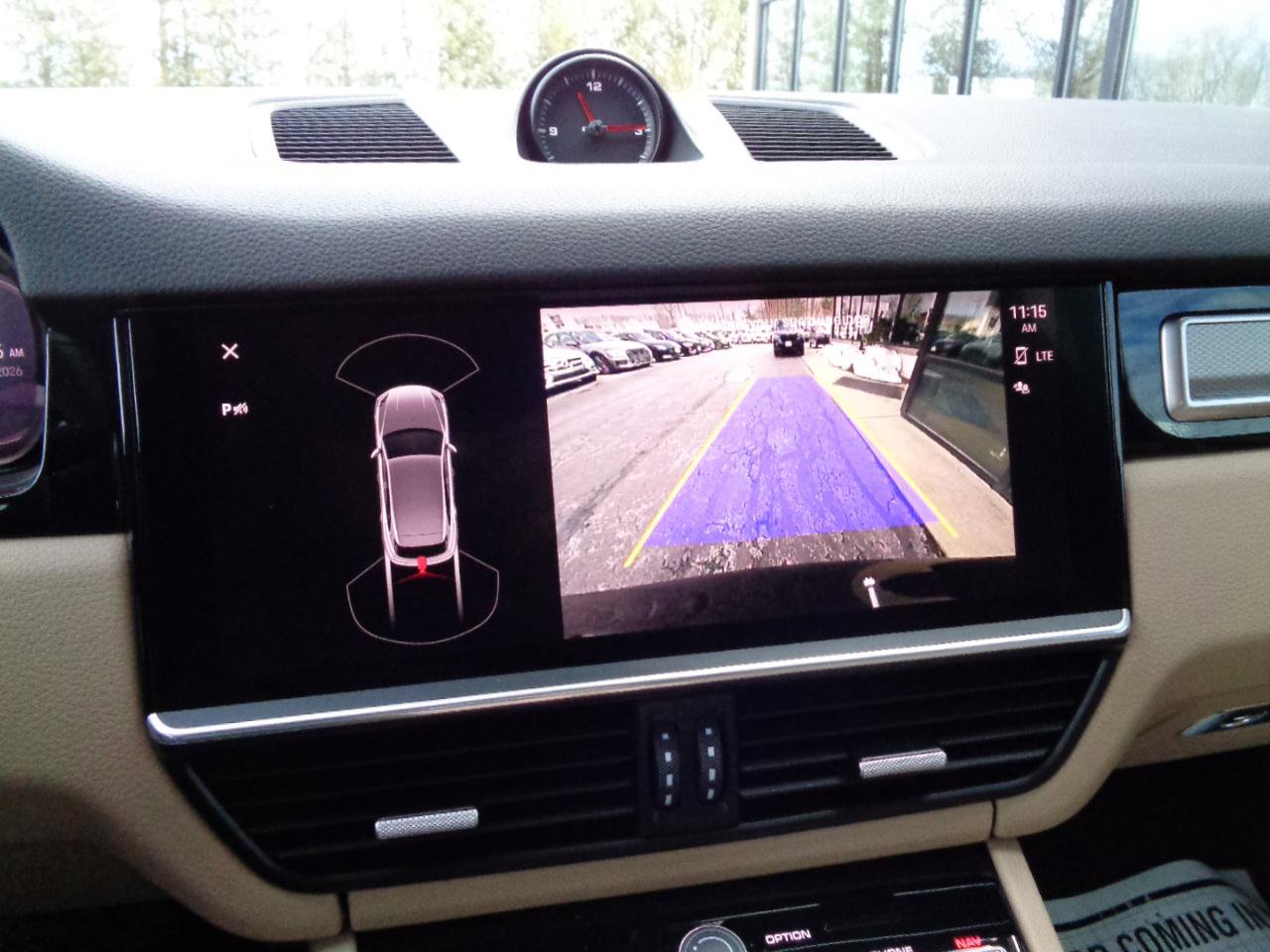 Used 2022 Porsche Cayenne Platinum Edition image 13